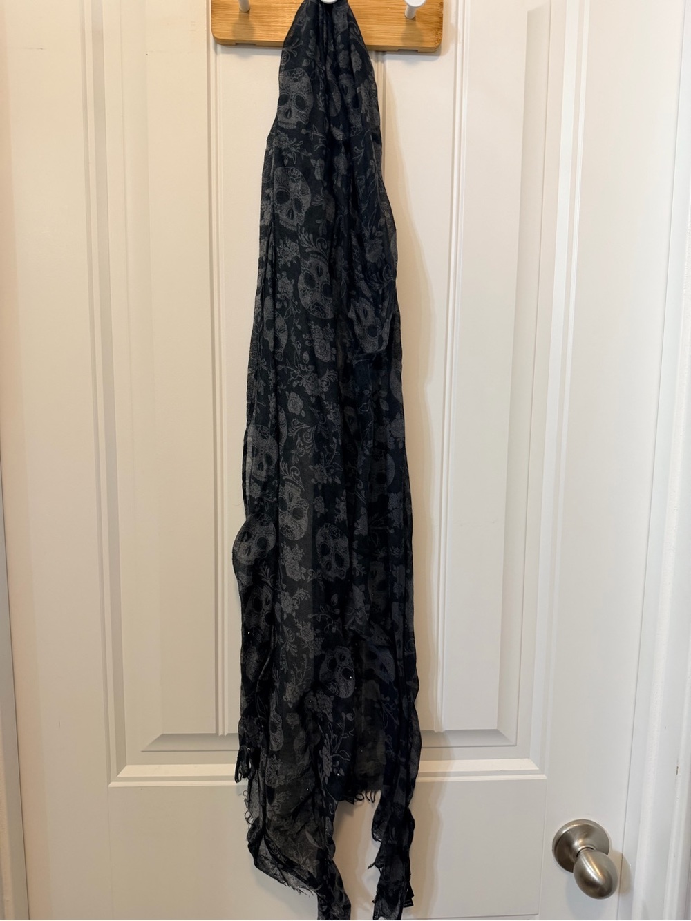 Hot Topic Black & Gray Skull Print Scarf
